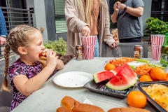 P1166107_Girl-Eating_Adults-in-BG